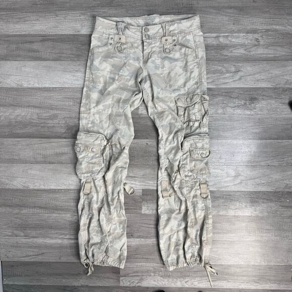 Y2K mid rise cargo pants with an all-over desert camo print Size 9 - Picture 5 of 9